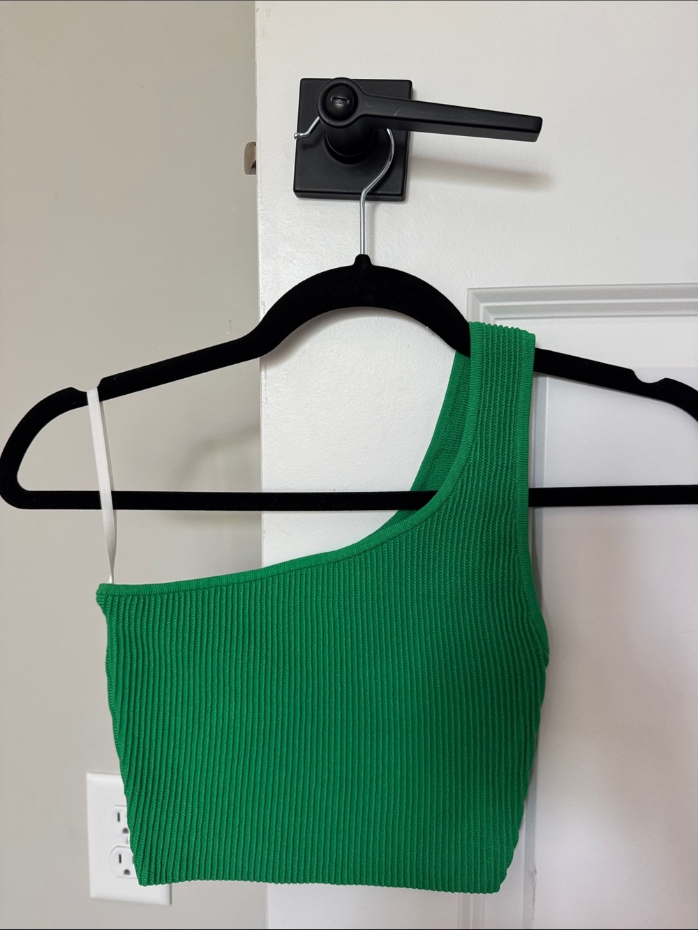 Aritzia Babaton Off the Shoulder Tank